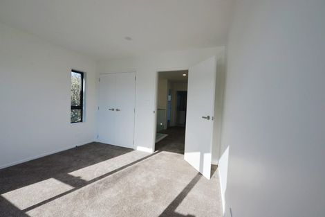Photo of property in 43d Fitzherbert Avenue, West Harbour, Auckland, 0618