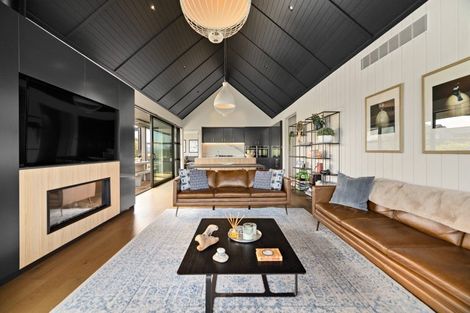 Photo of property in 17 Falconer Rise, Jacks Point, Queenstown, 9371