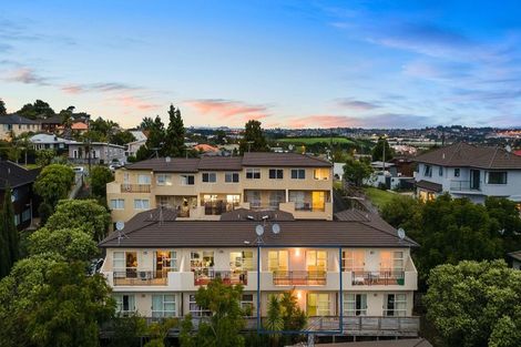 Photo of property in 8/11 Spencer Road, Oteha, Auckland, 0632