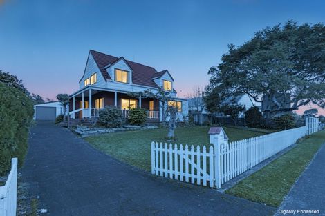 Photo of property in 14 Riverside Drive, Waiuku, 2123