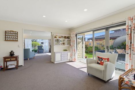 Photo of property in 76 Hillcrest Road North, Raumati Beach, Paraparaumu, 5032