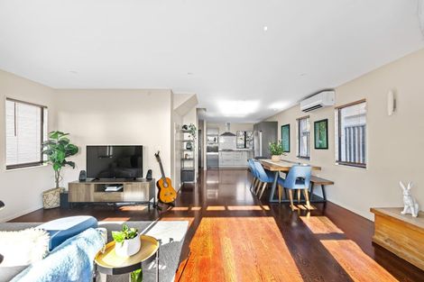 Photo of property in 4/64 Schnapper Rock Road, Schnapper Rock, Auckland, 0632