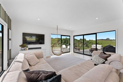 Photo of property in Tapuae, 26 Washer Road, Omata, New Plymouth, 4374