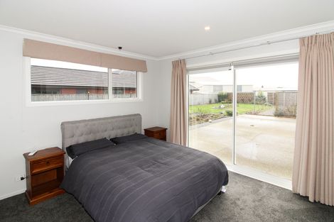 Photo of property in 2 Routhan Way, Carterton, 5713