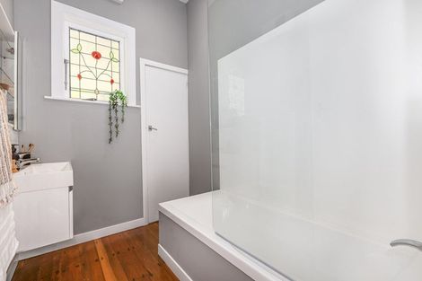 Photo of property in 26 Freeling Street, Island Bay, Wellington, 6023