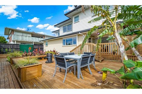 Photo of property in 2 Sunrise Lane, Te Atatu South, Auckland, 0610