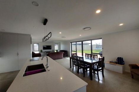 Photo of property in 32 County Drive, Hawera, 4610