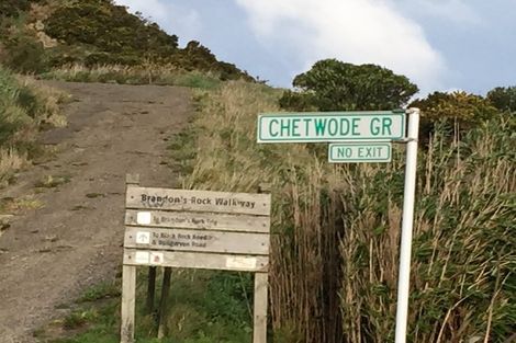 Photo of property in 7a Chetwode Grove, Newlands, Wellington, 6037