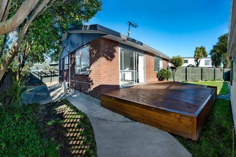 Photo of property in 2/11 Hersham Place, Bromley, Christchurch, 8062