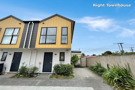 Photo of property in 2/28 Vodanovich Road, Te Atatu South, Auckland, 0610