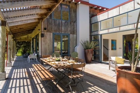 Photo of property in 92 Hahei Beach Road, Hahei, Whitianga, 3591