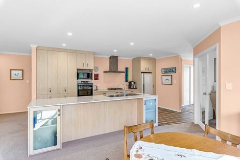 Photo of property in 82 Waipunahau Road, Waikanae, 5036
