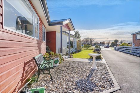 Photo of property in 11 Calder Place, Winton, 9720