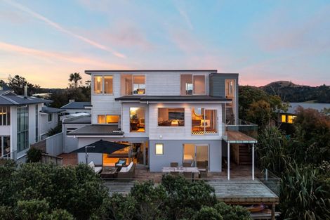 Photo of property in 8 Sykes Avenue, Hatfields Beach, Orewa, 0931