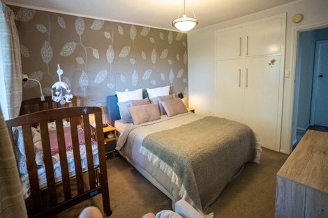 Photo of property in 35 Montclare Avenue, Avonhead, Christchurch, 8042