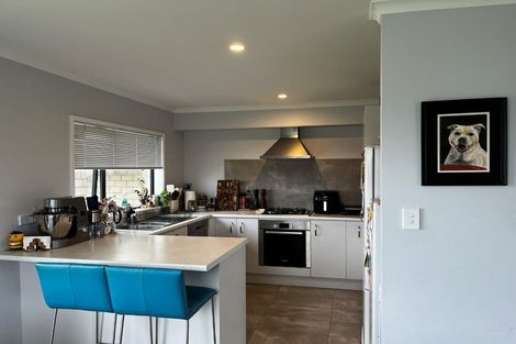 Photo of property in 2 Kahu Close, Orewa, 0931