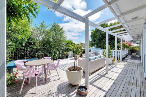 Photo of property in 1/6 Tyne Road, Forrest Hill, Auckland, 0620