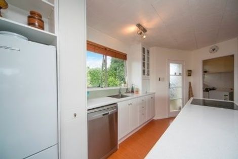 Photo of property in 91 Sunnyside Road, Sunnyvale, Auckland, 0612