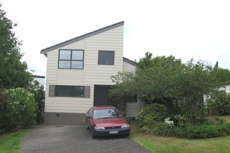 Photo of property in 2/19 Tree View Avenue, Glenfield, Auckland, 0629