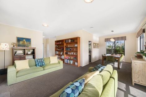 Photo of property in 8 Seamount Drive, Red Beach, 0932