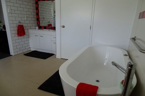 Photo of property in 74 Aorangi Road, Paeroa, 3600