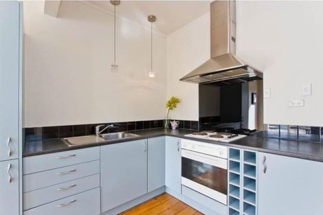 Photo of property in 2/10 Alma Street, Te Atatu South, Auckland, 0610