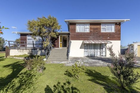 Photo of property in 16 Dunk Place, Milson, Palmerston North, 4414