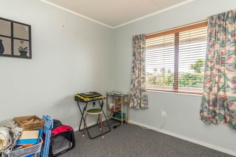 Photo of property in 28 Neil Avenue, Te Atatu Peninsula, Auckland, 0610