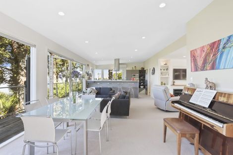 Photo of property in 20 Rangiwai Road, Titirangi, Auckland, 0604