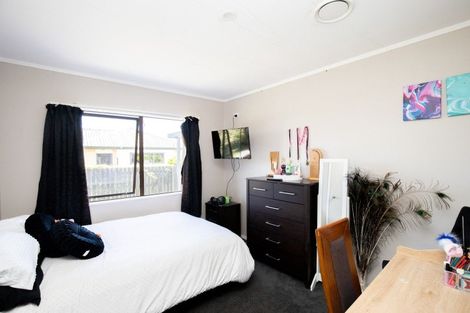 Photo of property in 28 Darlington Street, Ngatea, 3503