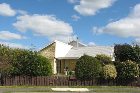 Photo of property in 11 Oldfield Place, Bulls, 4818