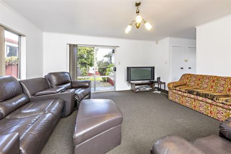 Photo of property in 2/35 Taitimu Drive, Weymouth, Auckland, 2103