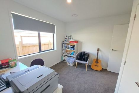 Photo of property in 10 Rehua Place, Waiwhakaiho, New Plymouth, 4312