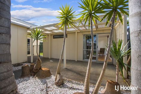 Photo of property in 40 Ocean View Road, Waihi Beach, 3611