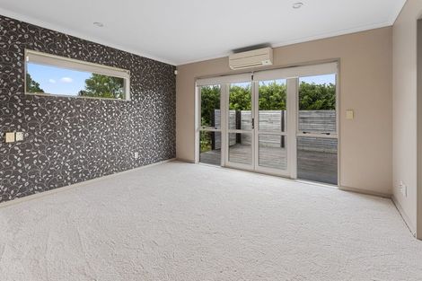 Photo of property in 27 Johnstone Drive, Fitzherbert, Palmerston North, 4410