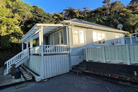 Photo of property in 87 Maungaraki Road, Korokoro, Lower Hutt, 5012
