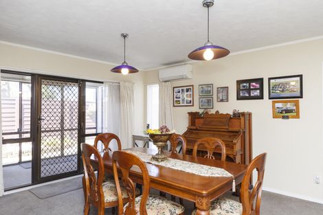 Photo of property in 10 Botanical Road, Takaro, Palmerston North, 4412