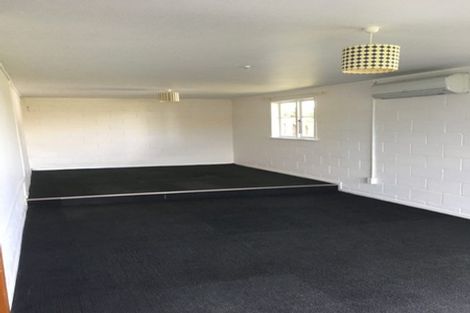 Photo of property in 12 Barker Rise, Northcross, Auckland, 0632