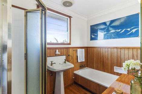 Photo of property in 39 Montgomery Avenue, Rothesay Bay, Auckland, 0630