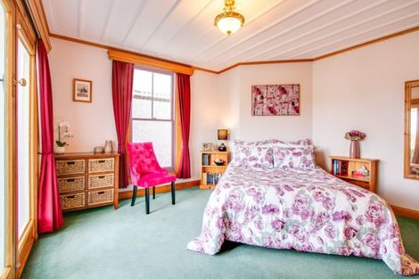 Photo of property in 18 Sealy Road, Bluff Hill, Napier, 4110