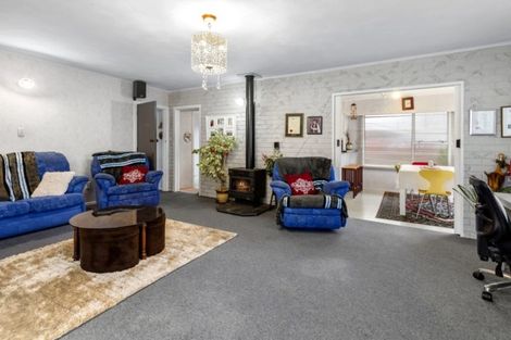 Photo of property in 37 Edgecombe Street, Newlands, Wellington, 6037