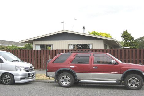 Photo of property in 2/225 Queenspark Drive, Parklands, Christchurch, 8083