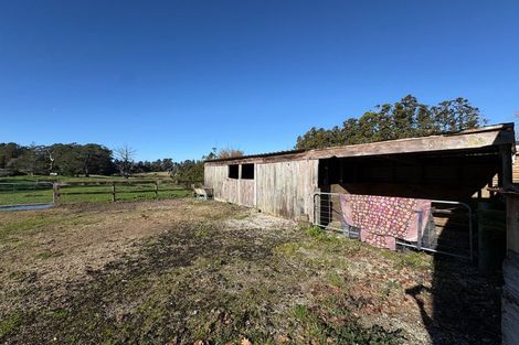Photo of property in 240 Riverhead Road, Kumeu, 0892
