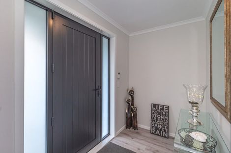 Photo of property in 33 Ohau Terraces, Ohau, 5570