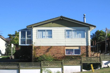 Photo of property in 2/570 Beach Road, Rothesay Bay, Auckland, 0630