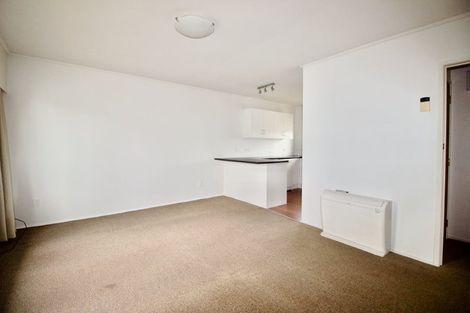 Photo of property in 3/242 Onewa Road, Birkenhead, Auckland, 0626