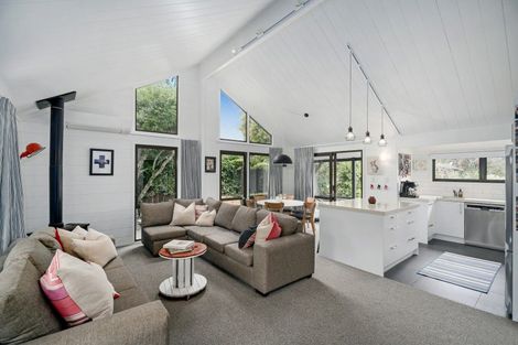 Photo of property in 17 Lowe Park Lane, Pauanui, Hikuai, 3579