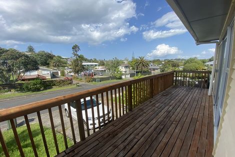 Photo of property in 8 Sequoia Place, Sunnynook, Auckland, 0620