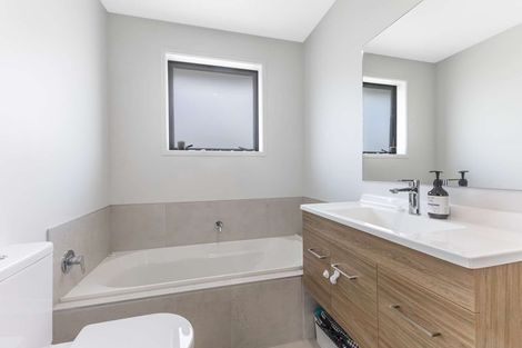 Photo of property in 10 Rehua Place, Waiwhakaiho, New Plymouth, 4312