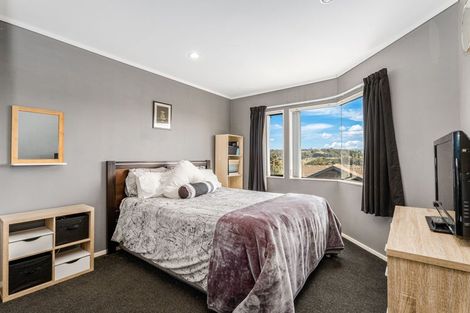 Photo of property in 21 Joseph Banks Drive, Whitby, Porirua, 5024